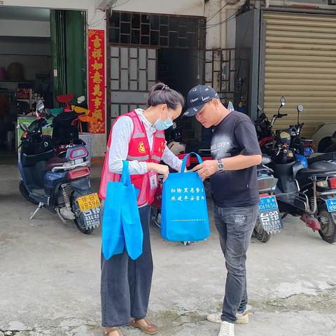 抱坡村开展扫黑除恶宣传活动。