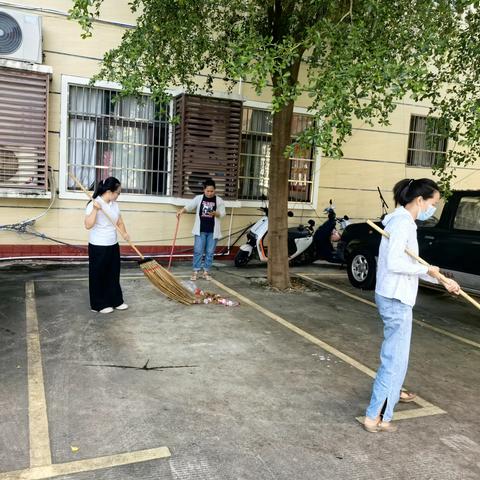 抱坡村开展清洁家园、环境卫生整治大行动