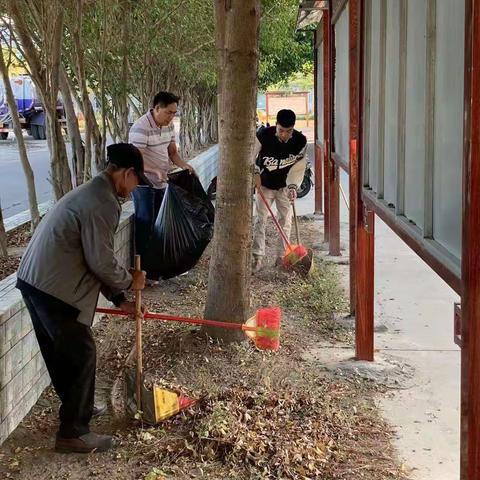 抱坡村委会开展人居环境卫生整治活动