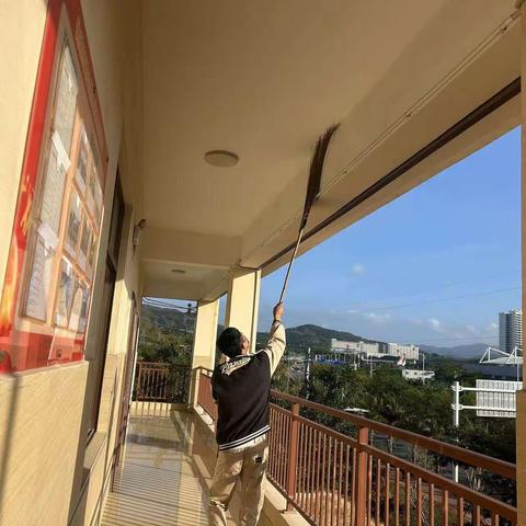 抱坡村继续开展人居环境大扫除行动