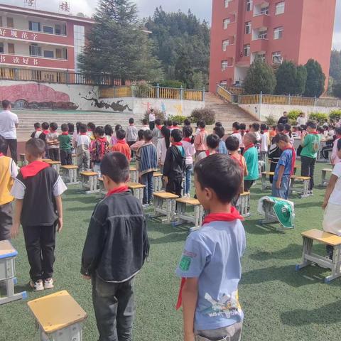 普坪镇金山小学课堂常规示范课活动