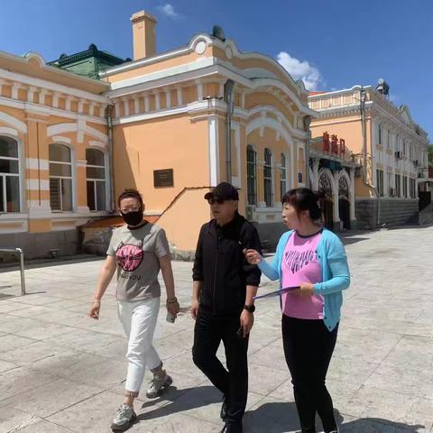 爱路始于心 护路重在行 ————香大街道轴承社区开展爱路护路宣传活动