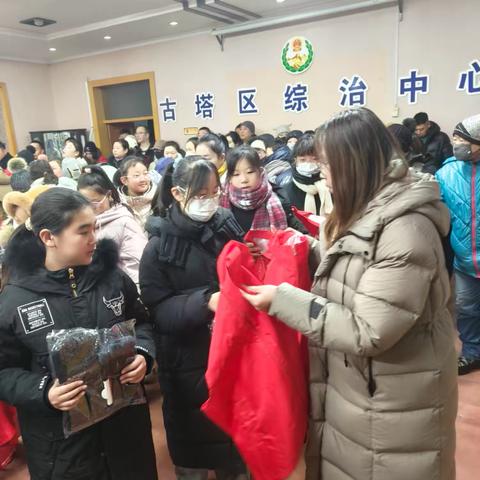 爱心传递 温暖同行 ‍“寒冬送温暖 温情暖环卫”  ‍站四小学志愿服务活动