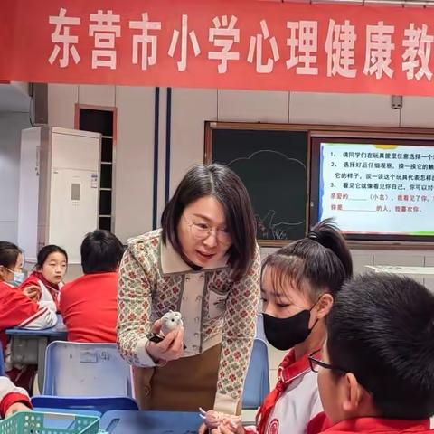 风雪无阻送真经，暖心帮扶助成长——东营市小学心理健康“强镇筑基送教助研”在胜利中华小学举行