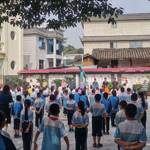 荣将镇和爱村小学感恩教师节系列活动