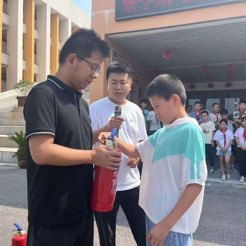 消防安全，预防先行——高陵区船张观澜小学消防安全演练