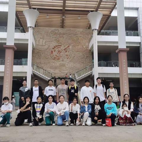 跟老师看展  与古人“对话” ——海南华侨中学初二（17）班社会实践活动