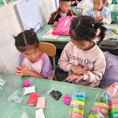 低段手工社团彩泥蛋糕创意活动欢乐开展