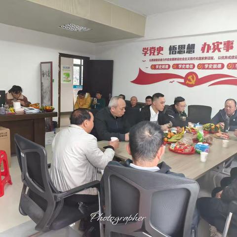 县水务中心举行退休干部座谈会