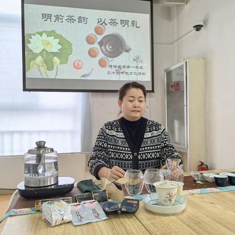 明前茶韵，以茶明礼------德裕家园第一社区日间照料中心开展茶艺与健康主题活动