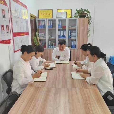 团市委传达学习市委群团工作会议精神