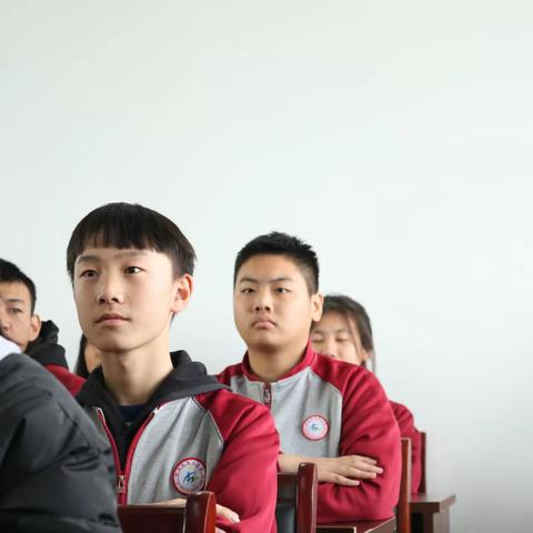 牵手关爱·情暖童心——流动少年宫暨科普大篷车走进张范中学