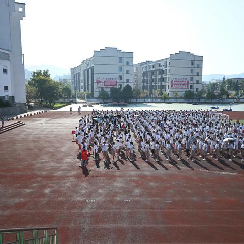 追梦·圆梦·绘梦 ——金溪县心湖中学隆重举行2023年秋季开学典礼