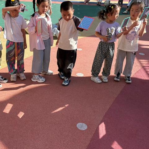 【“镜”如此有趣】——实验幼儿园二分园中二班主题活动