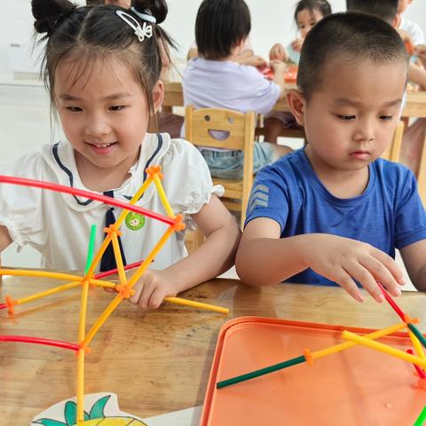 【小小吸管 大大魔力】——实验幼儿园二分园中二班主题活动