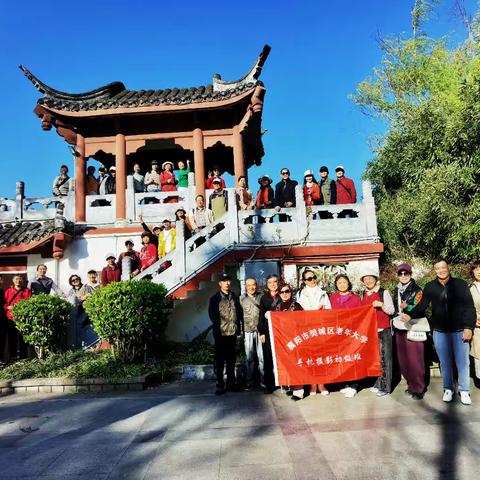 《春影寻踪：手机摄影初级班的阳春门采风记》