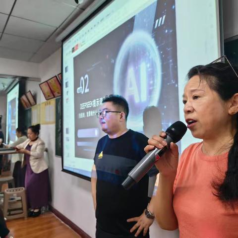樊城区老年大学“DeepSeek智能AI艺术”公开课精彩开讲 银发学子共赴科技艺术之约