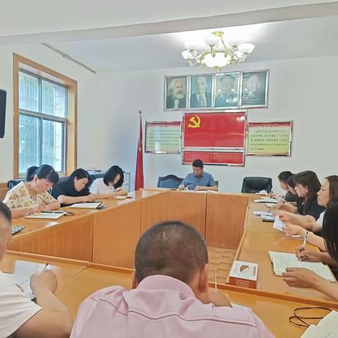 县就业服务中心组织开展“双学双比双提高”第八次集中学习