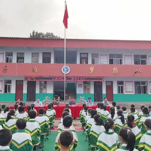 普法进校园，法治护成长