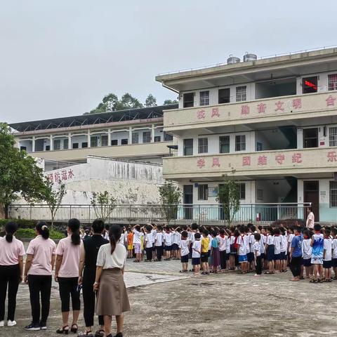 “感恩教诲  薪火相传 ”马坡镇新山小学庆祝第三十九个教师节--学子谢师恩活动