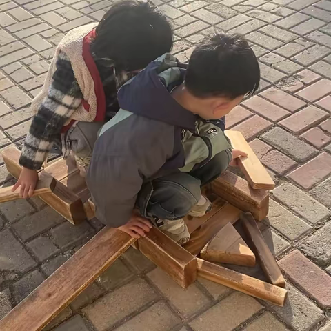 “船”递快乐——大班户外游戏观察记录