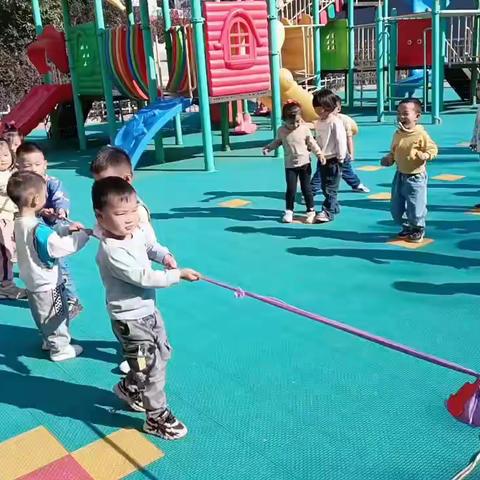 涌泉中心幼儿园集体活动（拔河）