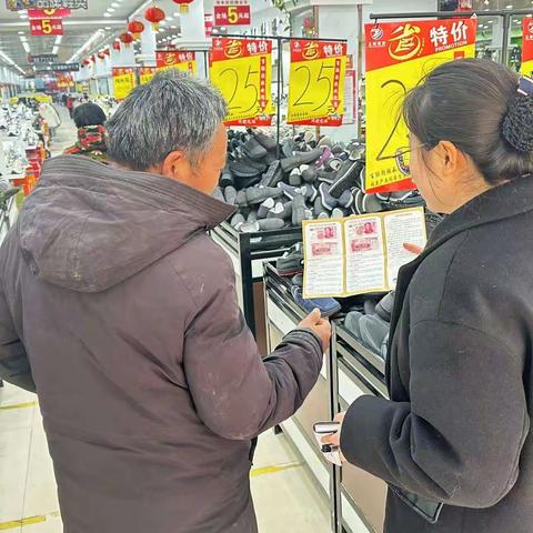 民权德商利用学雷锋日开展反假货币和拒收现金宣传活动