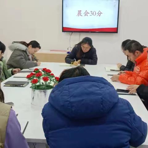 闻雪而动暖民心 扫雪除冰保畅通——泺河社区全力应对2025年初雪