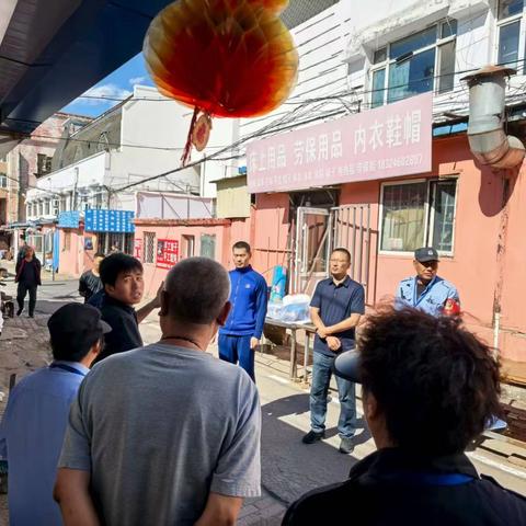 黎明街道：消防演练进市场 商户齐学“御火术”