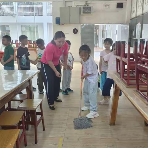 用爱浇灌每一朵花儿——导师制助力低年级学生快乐成长