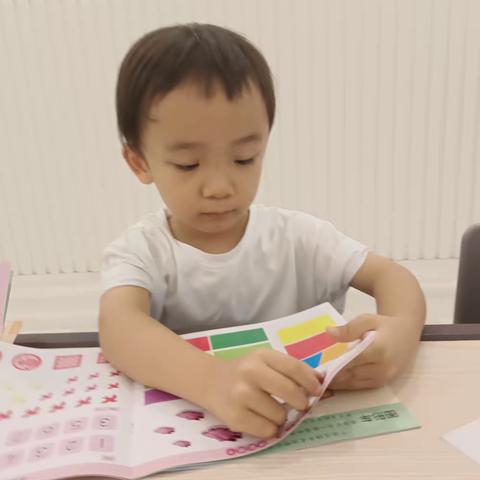 爱上幼儿园，快乐每一天