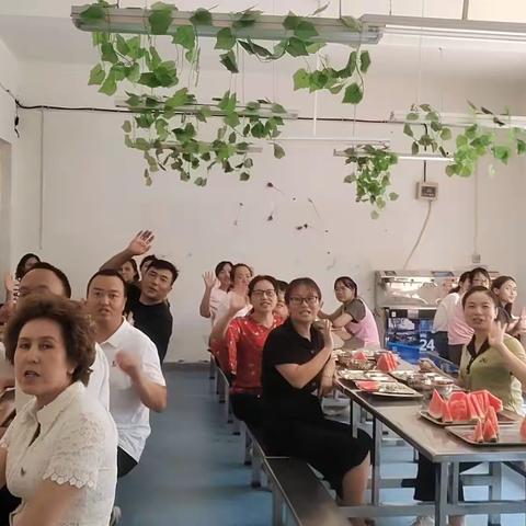 库尔勒市第十六中学党支部开展“党建带群团，团圆饺子宴，共话教师情”活动