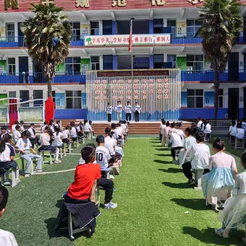 唯有阅读真惹人 书香绕梁醉校园