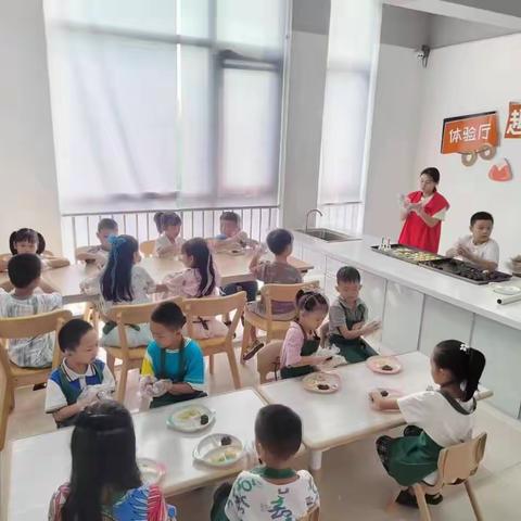 “童心巧手做月饼，共迎中秋庆团圆”万象新天社区开展中秋主题活动