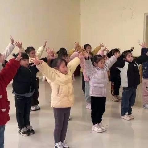 金豆苗舞蹈班开课了