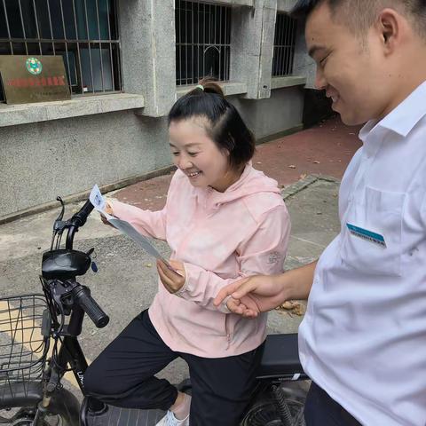 开开心心游花湖 轻轻松松识假币【观山湖富民村镇银行反假知识进百花湖景区】