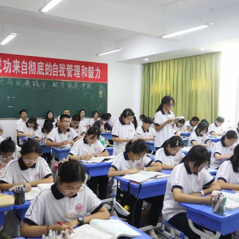 【教学视导】县教学研究中心到校进行新学期教学视导