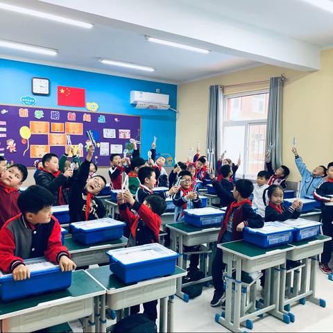 荀子实验第四小学二年级乐高机器人社团招生