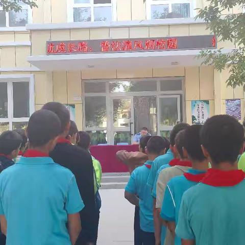 托克逊县伊拉湖镇五星小学开展法治副校长进校园活动