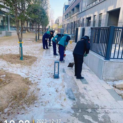 冬季清理道路积雪