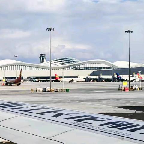 沙漠、雪山与胡杨之中，遇见最浓郁的西域