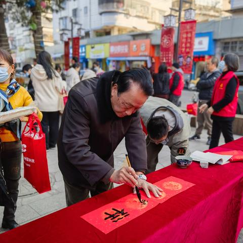 灵蛇献瑞 启航新年