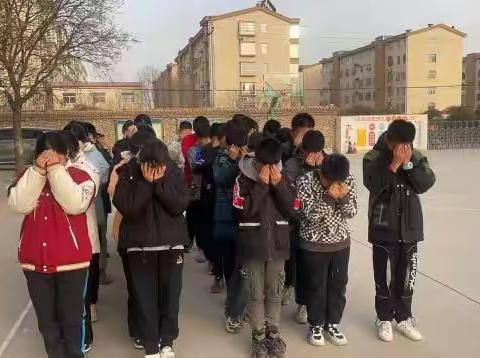 运动无止境 青春无极限 ——青县陈嘴乡中学两操一课一作业活动 ￼