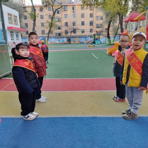 快乐的幼儿园生活    菠萝一班