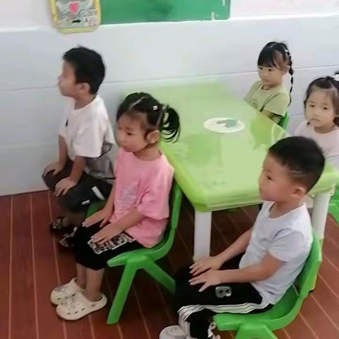 爱上幼儿园，快乐每一天