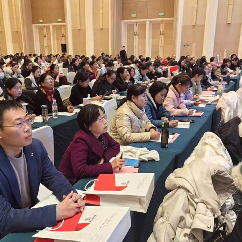 周末充电 助力成长  －－－柏棠中学教师赴鹿泉参加中考备考研讨会