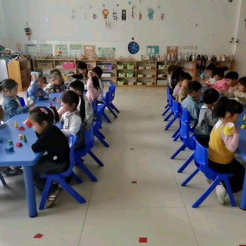 芒山镇第一中心幼儿园小二班——美好的一周结束啦，收拾好心情享受周末，亲爱的小朋友们下周见🌹