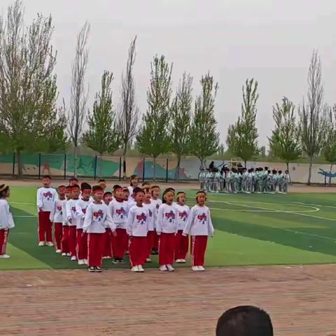 运动青春，快乐无限——丰小春季运动会一年二班飒爽英姿的小小运动员们