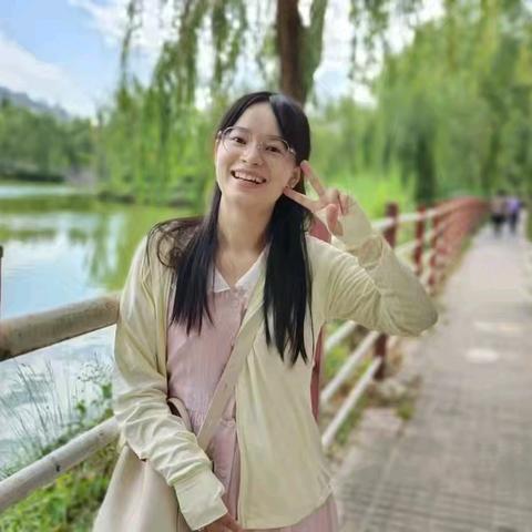 撷一抹诗意 寻一路花开 —实验中学苦竹校区优秀教师教育故事分享 （第四期 1 ）