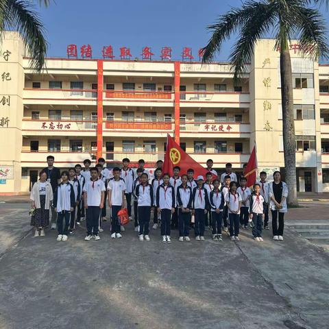 缅怀革命先烈，感恩幸福生活——记屯昌中学教育集团乌坡学校清明节祭扫烈士陵园活动